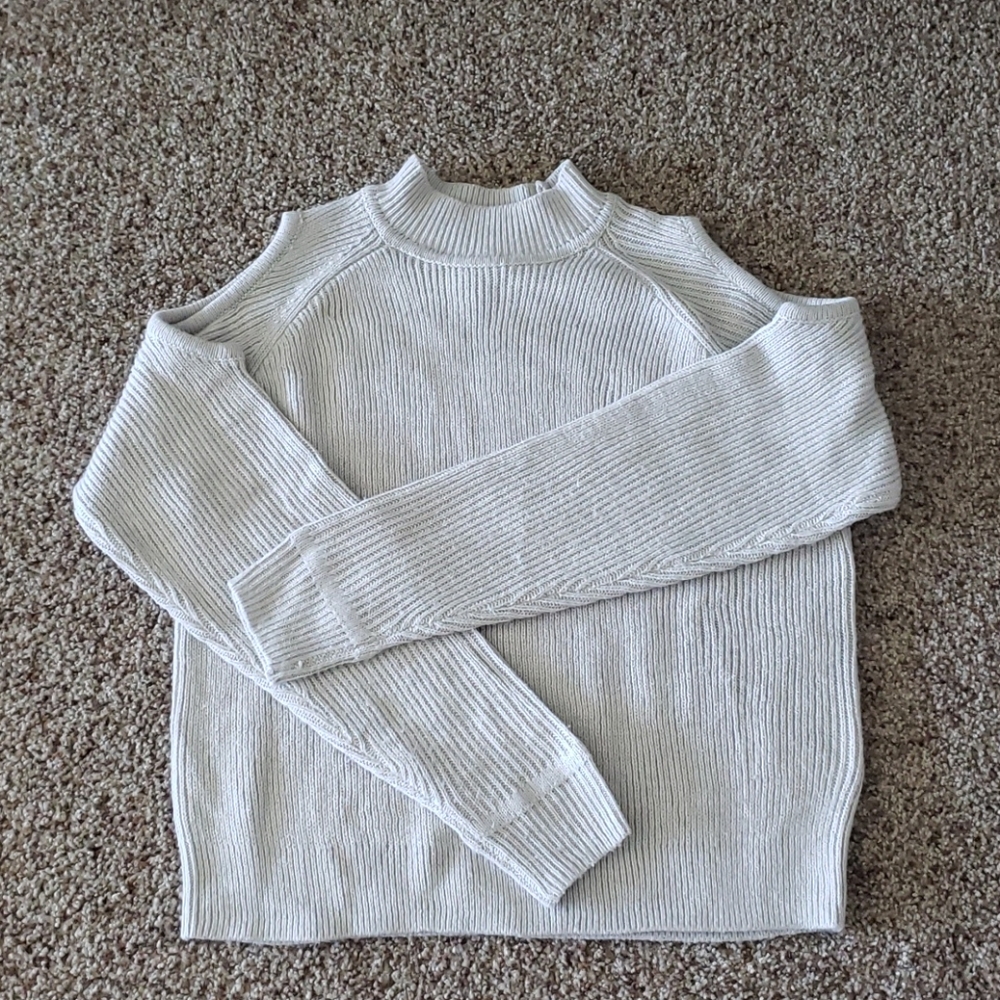 H & M sweater